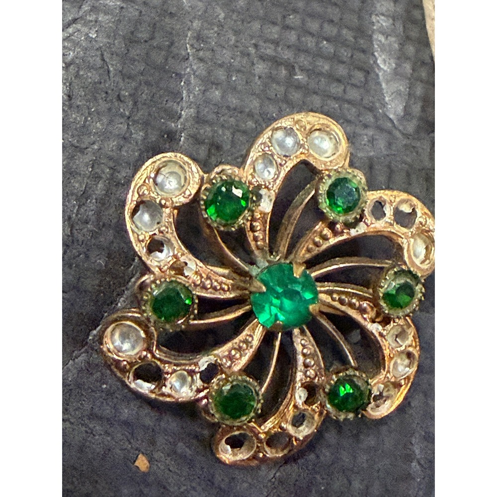 Brooch Hat Lapel Pin Green Rhinestone 1" Pinwheel Floral Swirl Vintage 20s MCM